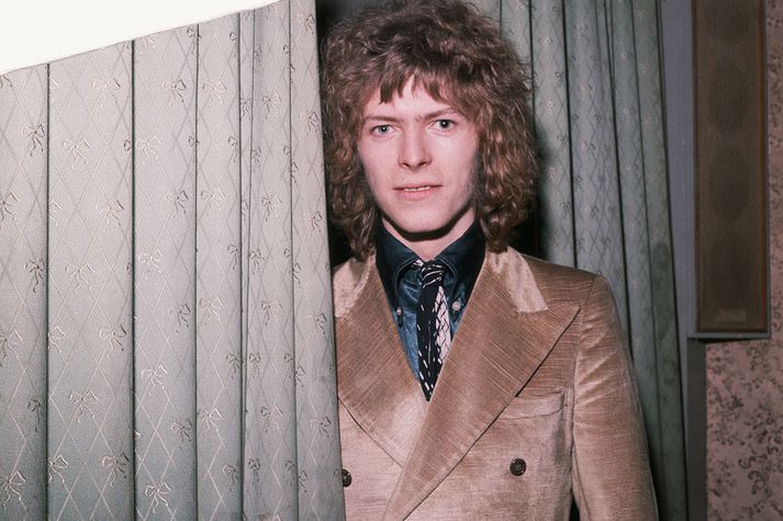 Söngvarinn heitni gaf frá sér fjölda smella á borð við Space Oddity, Starman, Rebel Rebel og Heroes.