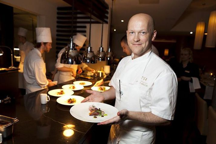 Jakob Mielcke, einn af erlendu kokkunum sem taka þátt í Food and Fun-hátíðinni, að störfum í eldhúsinu.mynd/sigurjón ragnar