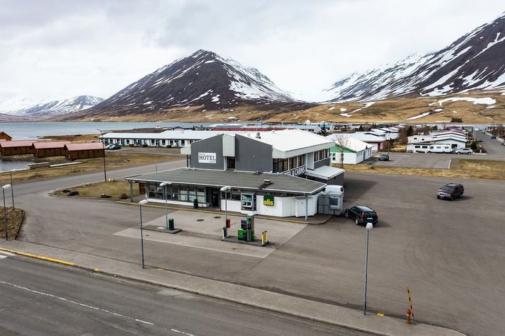 Þjónustustöðin á Ólafsfirði er ein þeirra stöðva sem breytist í sjálfsafgreiðslustöð ÓB. Sveitarstjórn Fjallabyggðar hefur lýst yfir vonbrigðum sínum með ákvörðunina.