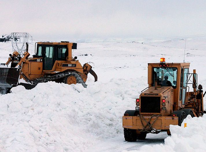 Snjómokstur á Hellisheiði.