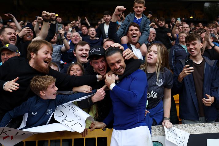 Þrátt fyrir að hafa aðeins verið hjá Everton í nokkrar vikur hafa stuðningsmenn liðsins tekið ástfóstri við Jack Grealish.