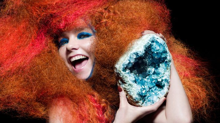 Björk eins og hún prýðir umslag nýju plötunnar, Biophilia.