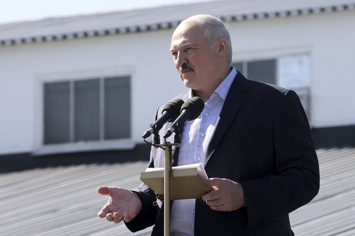 Lukashenko þvertekur fyrir að halda nýjar kosningar.