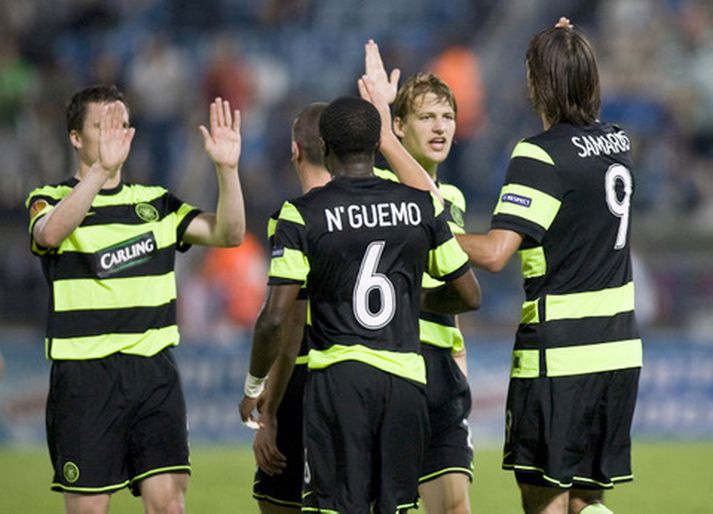Leikmenn Celtic fagna marki sínu í kvöld en það dugði ekki til.