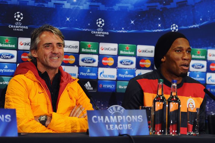 Roberto Mancini og Didier Drogba á blaðamannafundi fyrir leik Galatasaray gegn Chelsea í Meistaradeildinni.