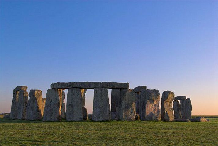 Hið forna mannvirki Stonehenge er meðal þess sem laðar ferðamenn til Bretlands.