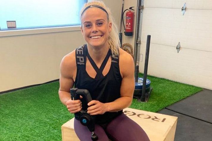 Sara Sigmundsdóttir þarf að passa það að nudda vel sára vöðva á næstunni enda lokaundirbúningur fyrir heimsleikana í gangi.