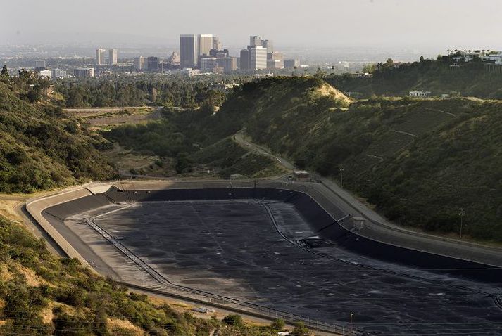 Tóm vatnsþró í hæðunum fyrir ofan Los Angeles.