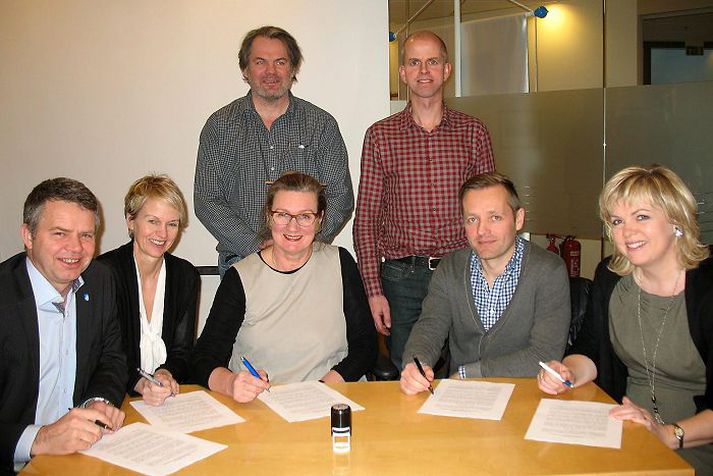 Samsstarfssamningur undirritaður í Hveragerði.