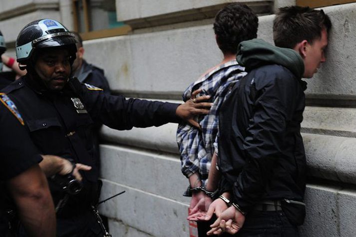 Frá handtökum við Occupy mótmælin. Forritið var reyndar ekki tilkomið þegar þessir herramenn voru handteknir.