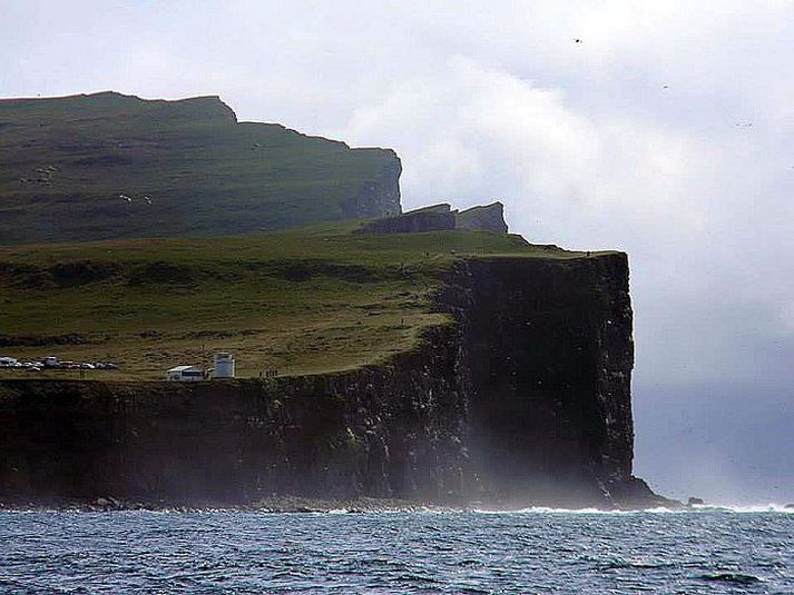 Ekkert bólar á þýska ferðamanninum sem ekkert hefur spurst til í rúma viku en bíll hans fannst við Látrabjarg.