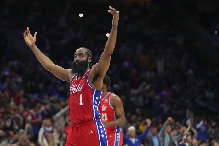 Fólkið í Philadelphiu tók vel á móti James Harden.