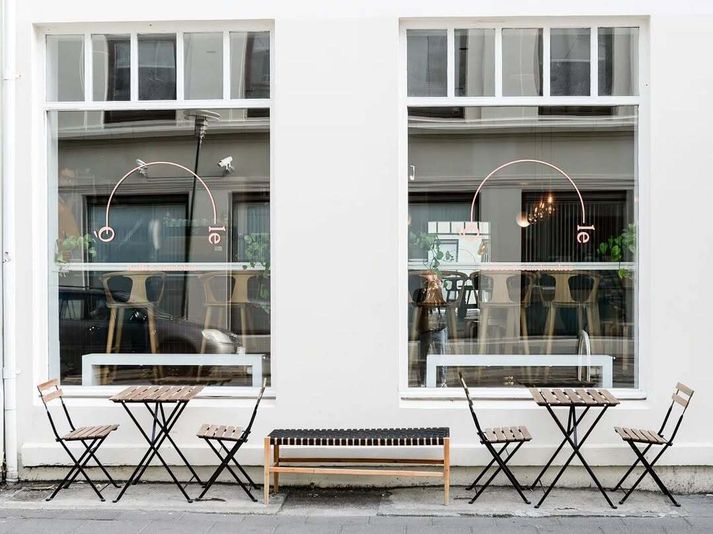 Af samfélagsmiðlum að dæma virðist kaffihúsið hafa lokið upp dyrum sínum á nýjan leik fyrr í vikunni.