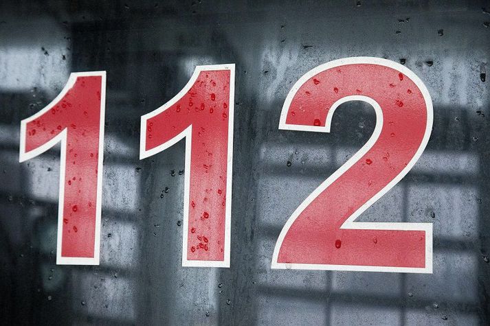 Lögreglumenn fóru heim til mannsins og ræddu við hann en hann hætti ekki að hringja í 112 og var því handtekinn.