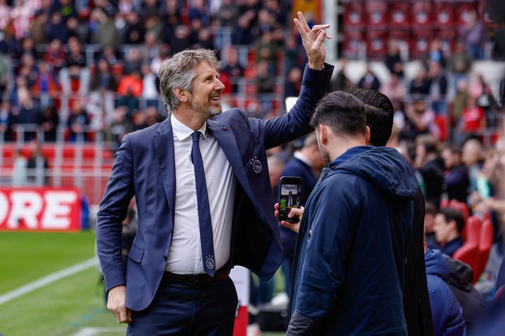 Van der Sar á vellinum í vor