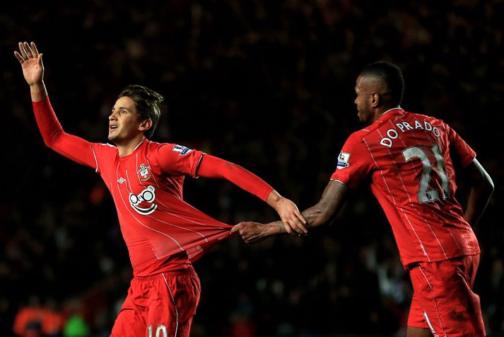 Gaston Ramirez fagna marki sínum með Guly.