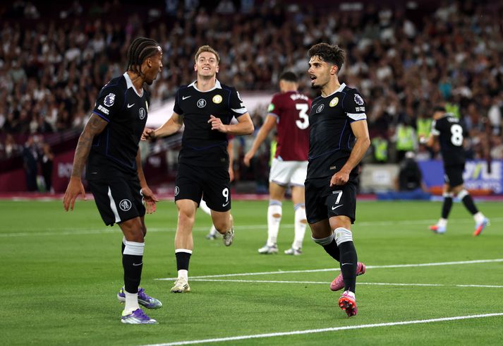 Pedro Neto og Joao Pedro voru báðir á skotskónum gegn West Ham United.