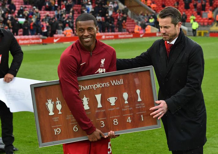Georginio Wijnaldum var kvaddur á Anfield um helgina og leystur út með gjöfum, eftir að liðið tryggði sér 3. sæti ensku úrvalsdeildarinnar.