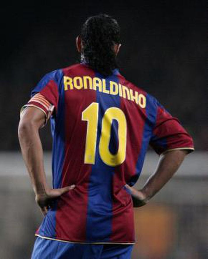 Ronaldinho á leið frá Barcelona til Manchester City?