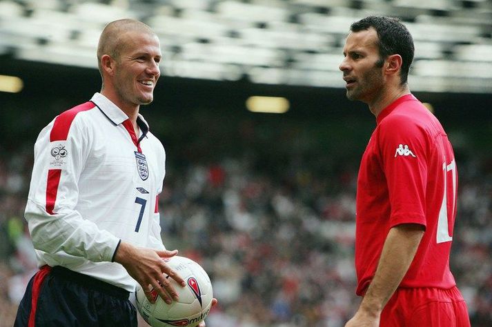 David Beckham og Ryan Giggs mótherjar í landsleik á sínum tíma.