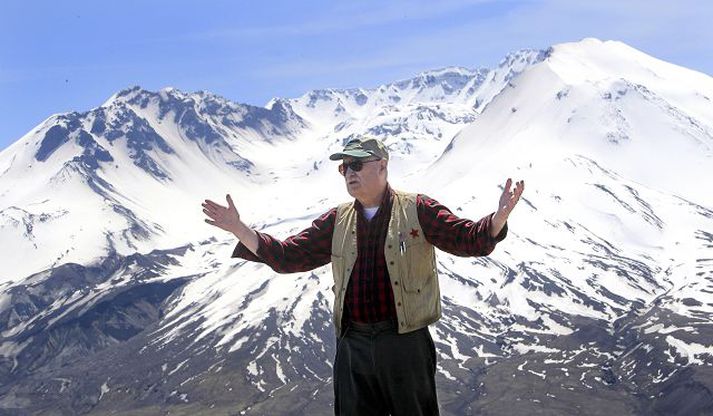Bandaríska fjallið St. Helens Þrjátíu ár eru liðin síðan St. Helens gaus með látum og truflaði flugumferð vestra.
fréttablaðið/AP