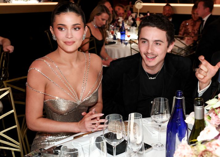 Kylie Jenner mætti með sínum heittelskaða, Timothée Chalamet, sem nældi sér í Golden Globe í gær.