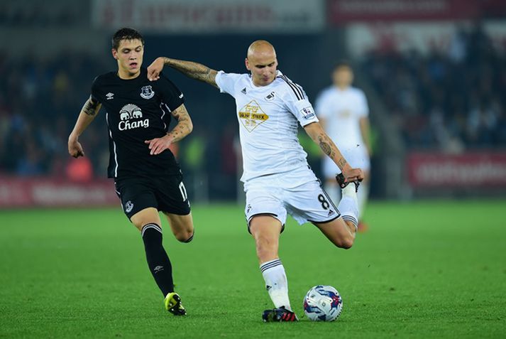 Shelvey í leik með Swansea gegn Everton í enska deildarbikarnum.