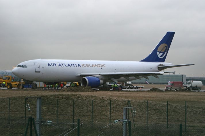 Hér má sjá hvernig aðstæður voru á Roissy flugvelli í dag eftir að Atlanta vélin fór útaf.