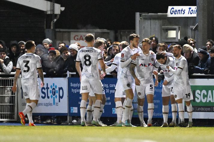 Leikmenn Newport County fagna einu marka sinna í gær.
