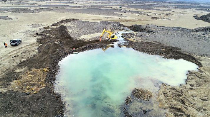 Frá stífluframkvæmdum Neyðarlínunnar við Drekagil sem nú hafa verið stöðvaðar.