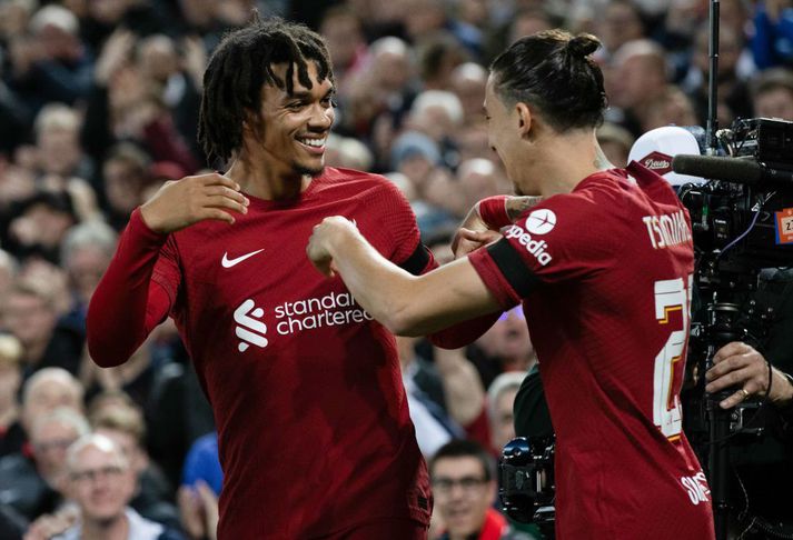 Trent Alexander-Arnold hefur verið talsvert gagnrýndur fyrir varnarleik sinn en skoraði stórglæsilegt mark í gærkvöld.