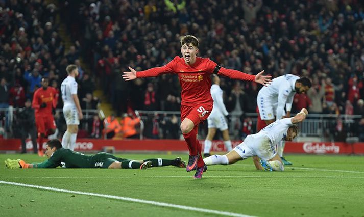 Ben Woodburn fagnar sögulegu sigurmarki sínu.