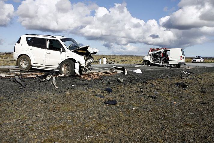 Ökumaður sendiferðabílsins lést samstundis í árekstrinum. Hinn ákærði slasaðist töluvert.Mynd / víkurfréttir