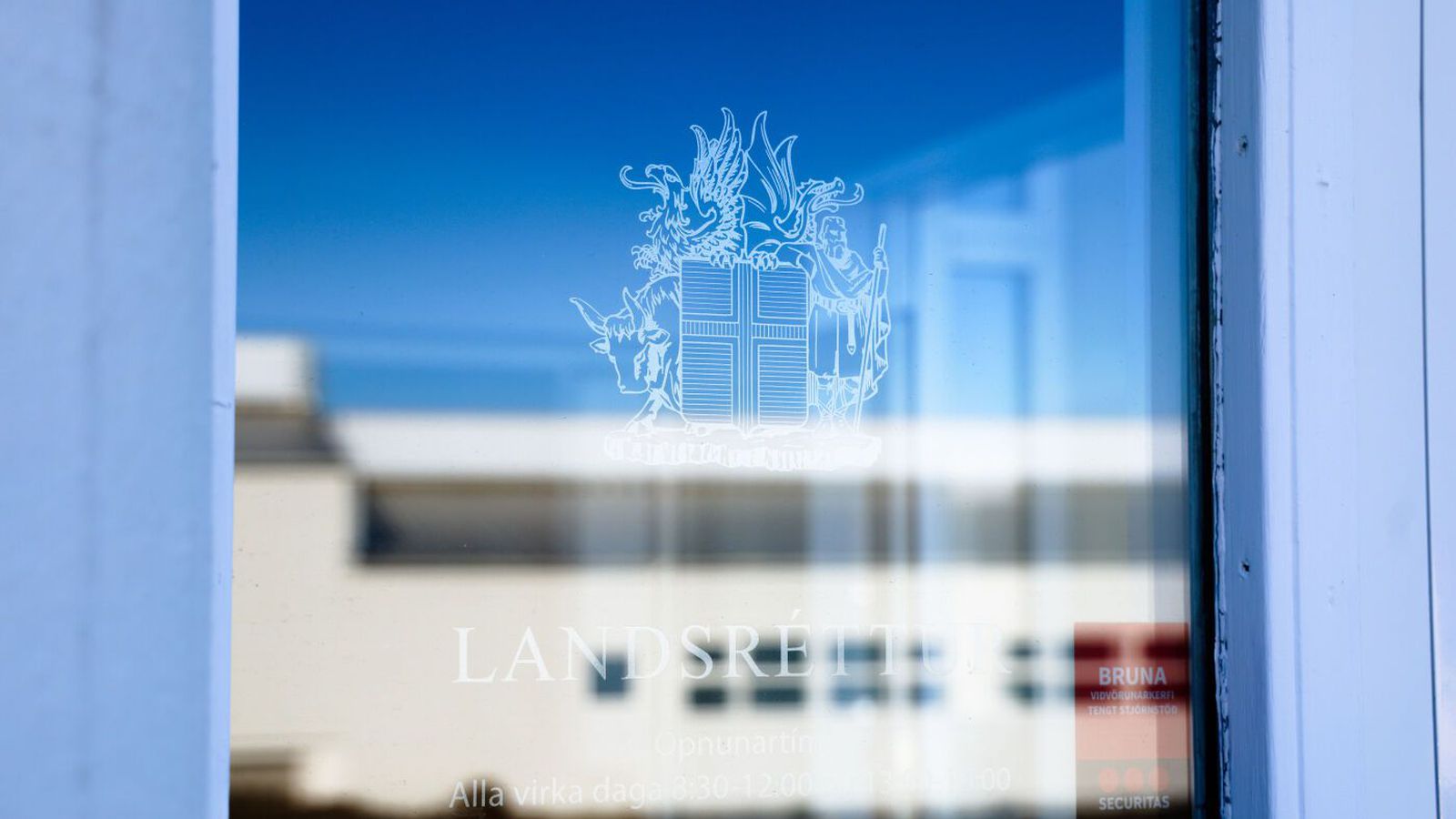 Grunaður í tengslum við eld á heimili eigin­konu sinnar