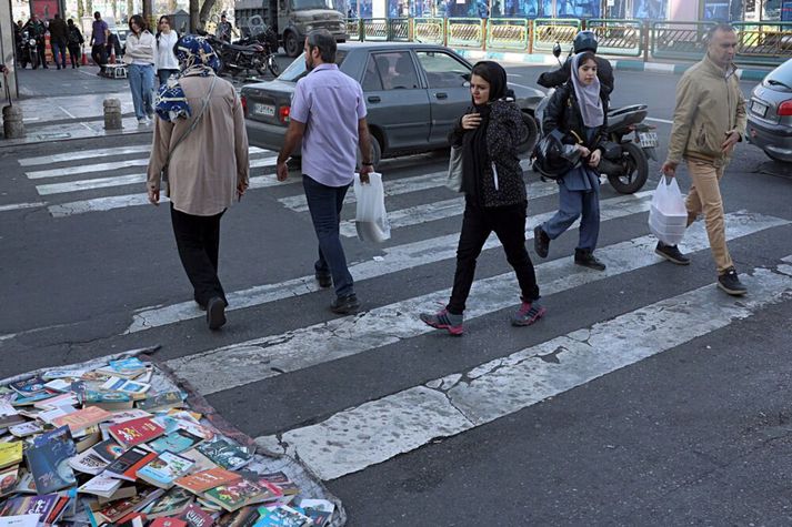 Aukin spenna hefur færst í viðræður Írana og Bandaríkjamanna, sem eru taldir líklegri en ekki til að ráðast á Íran.