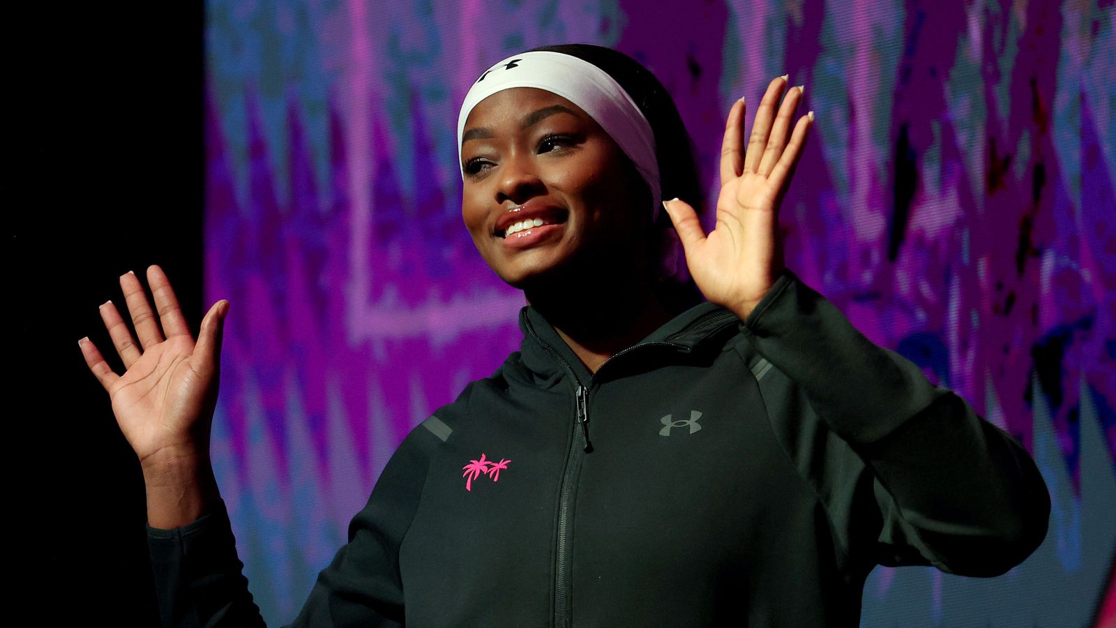 Mun bera vitni gegn gamla kærastanum sem keyrði hvað eftir annað á hana