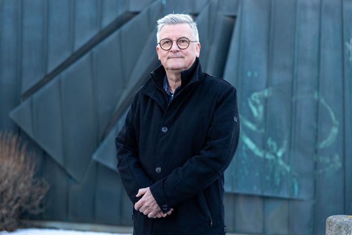 Árni Guðmundsson formaður Foreldrasamtaka gegn áfengisauglýsingum segir teikn á lofti um að áfengisneysla unglinga sé að aukast. 