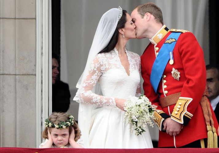 1. Brúðkaup Vilhjálms og Katrínar Dagsetning: 29. apríl. 
Nánast öll heimsbyggðin fylgdist með því þegar Vilhjálmur Bretaprins gekk að eiga Kate Middleton við hátíðlega athöfn. Pippa Middleton stal senunni um stundarsakir þegar hún fylgdi systur sinni inn í kirkju, en kjóll hennar skildi lítið eftir fyrir ímyndunaraflið.