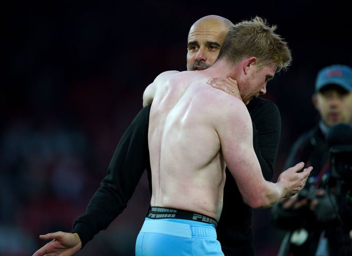 Pep Guardiola getur ekki nýtt krafta Kevins de Bruyne í leiknum gegn Aston Villa. Belginn smitaðist af Covid-19 í síðasta landsleikjahléi.