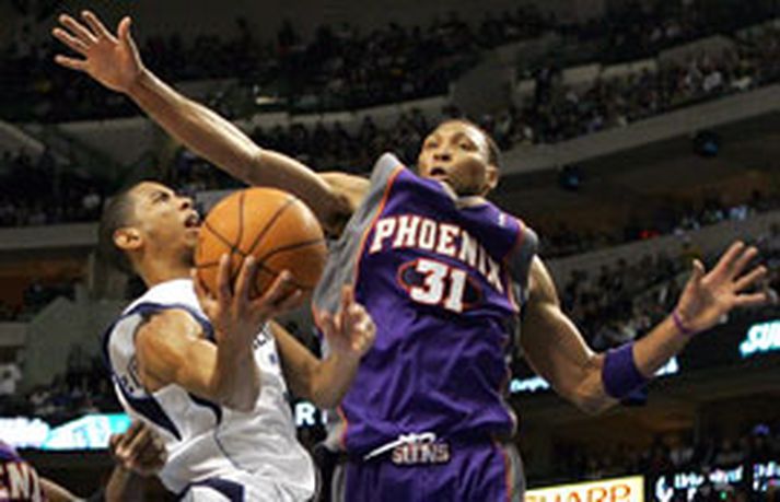 Shawn Marion var góður í liði Phoenix í nótt og skoraði 16 stig og hirti 12 fráköst