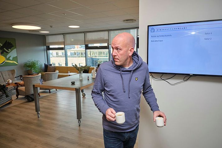 Arnar Hjálmsson var að ganga inn á fund hjá ríkissáttasemjara þegar fréttastofa náði tali af honum.