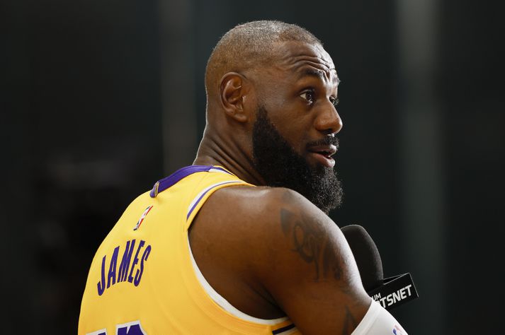 LeBron James er að fara að hefja sitt 23. tímabil í NBA deildinni í körfubolta.
