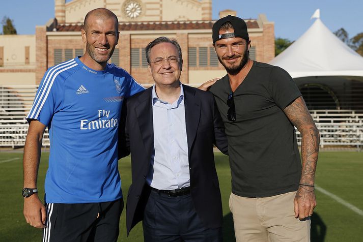 Zinedine Zidane og David Beckham með Florentinu Peréz, forseta Real Madrid.