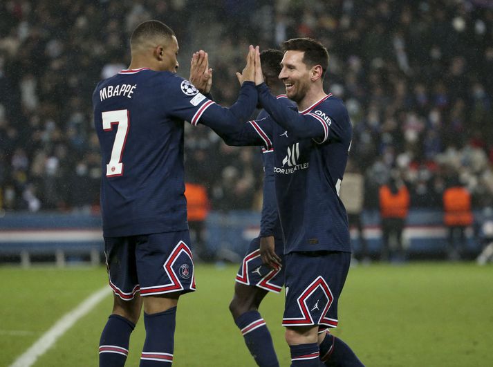 Paris Saint-Germain v Club Brugge KV: Group A - UEFA Champions League PARIS, FRANCE - DECEMBER 7: Lionel Messi of PSG celebrates his goal with Kylian Mbappe of PSG during the UEFA Champions League group A match between Paris Saint-Germain (PSG) and Club Brugge KV at Parc des Princes stadium on December 7, 2021 in Paris, France. (Photo by John Berry/Getty Images)