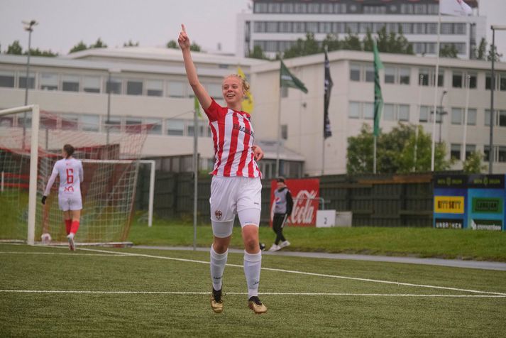 Katla Tryggvadóttir hefur mætt mjög öflug til leiks á sínu fyrsta alvöru tímabili í efstu deild og staðið sig vel á miðjunni hjá Þrótti.