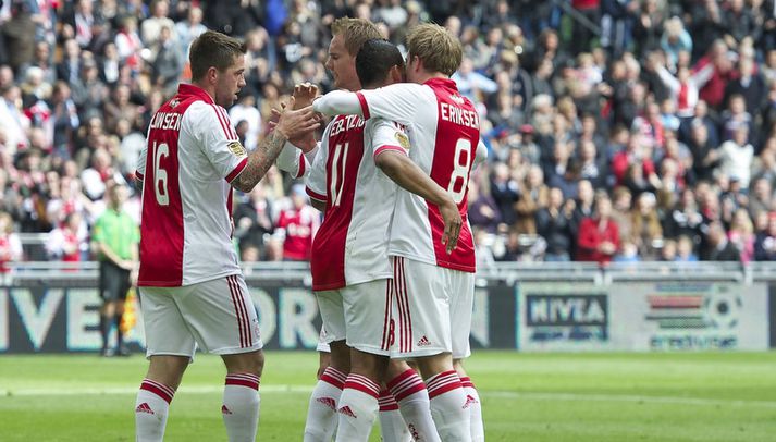 Leikmenn Ajax fagna hér í leiknum í dag.