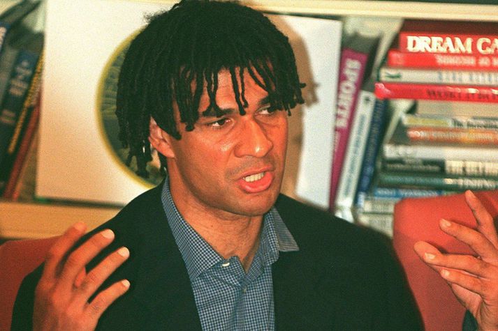 Ruud Gullit hitti blaðamenn eftir að hann var rekinn og sagðist vera í algjöru sjokki. Hann er búinn að jafna sig í dag en hefur þó enn ekki fyrirgefið einum manni fyrir þessa verstu lífsreynslu sína.