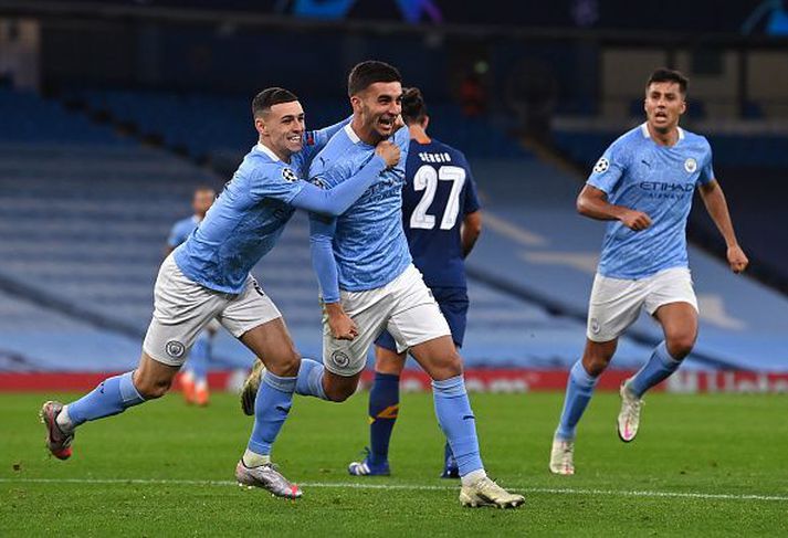 Foden og Fernan Torres fagna þriðja marki City í kvöld.