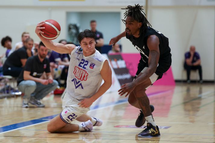 Sigurður Pétursson og KJ eigast við.