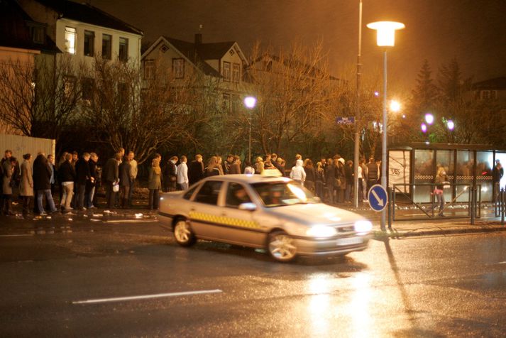 Fjórir gistu fangageymslur í nótt, þar af þrír vegna mála.